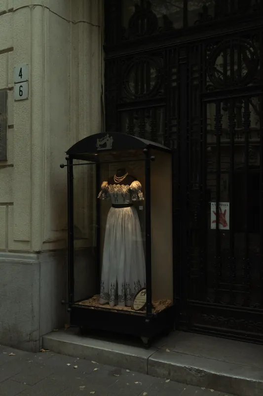 Display, Petőfi Sándor Street, Budapest. 2024.